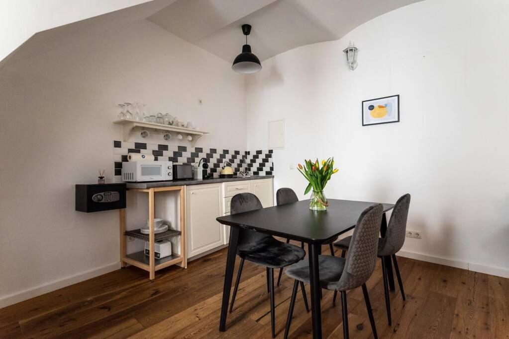 Apartamento Neat 1br Duplex By Metro And Center By Hm *