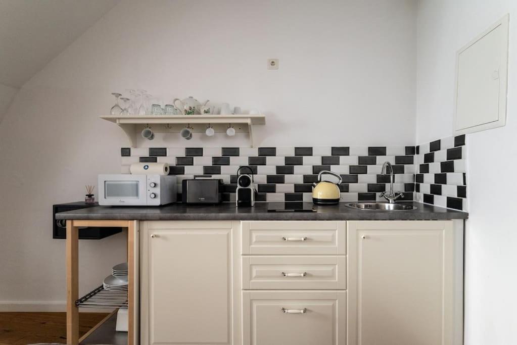 Apartamento Neat 1br Duplex By Metro And Center By Hm *