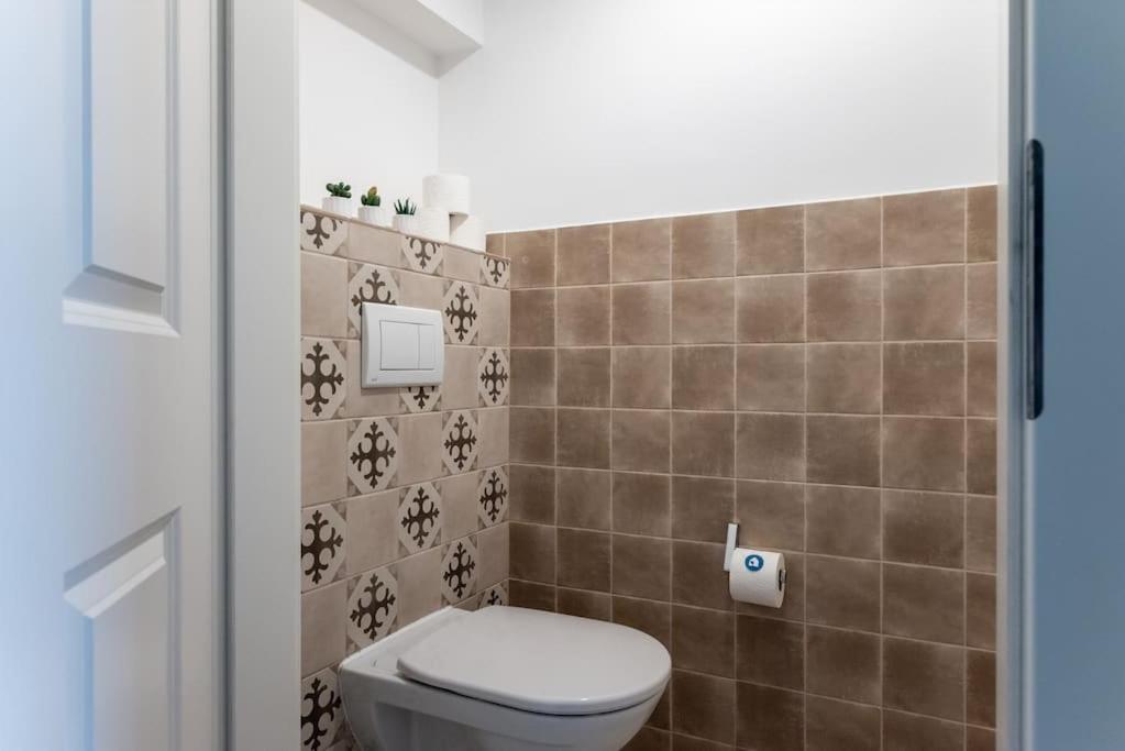 Neat 1br Duplex By Metro And Center By Hm Viena