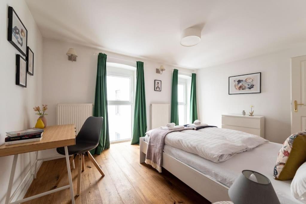 Neat 1br Duplex By Metro And Center By Hm * Viena